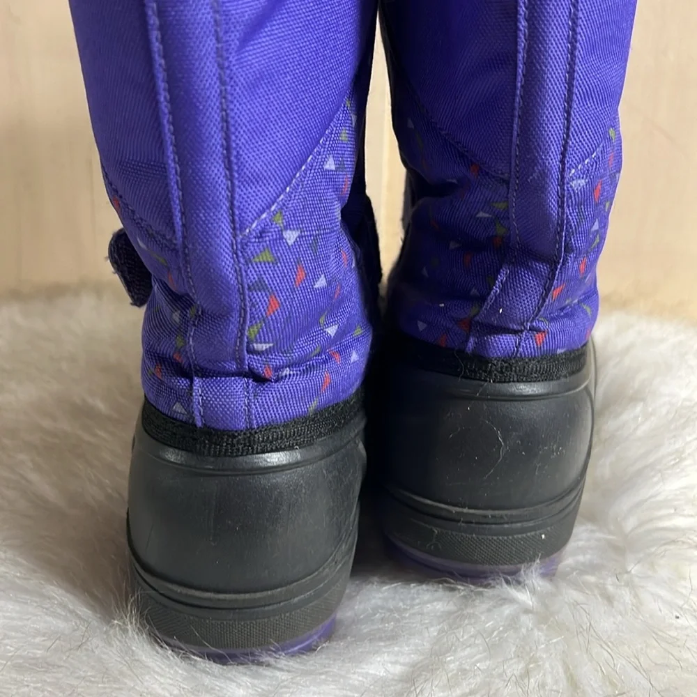 Size 4 girls purple winter/snow boot. Excellent condition. Fleece lining Velcro